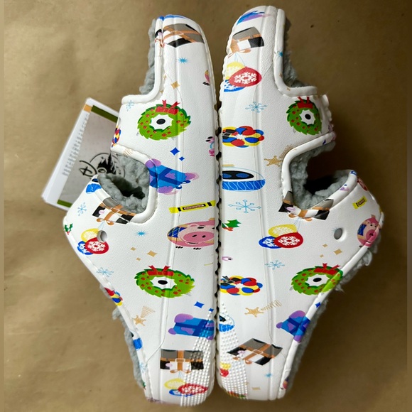 NWT Crocs Disney Parks Holiday Pixar Toy To The World White Slides Sandals - Picture 4 of 7
